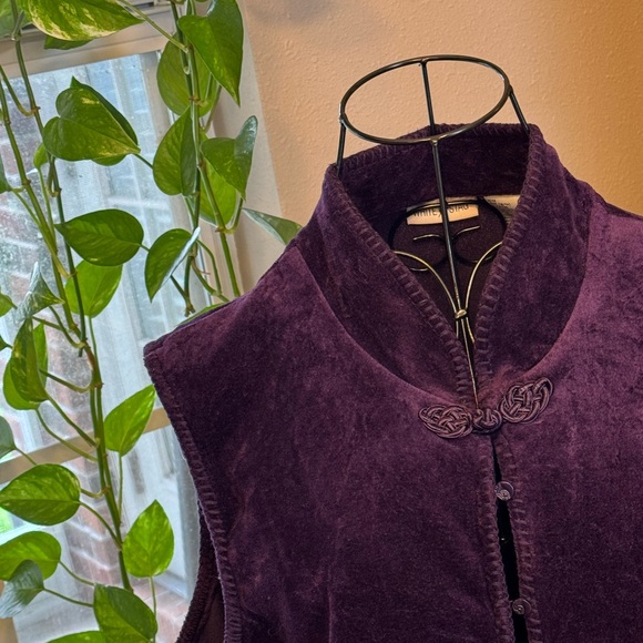 White Stag Purple Vest with Floral Embroidery - Picture 3 of 8